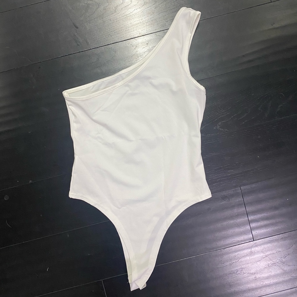 🌸NWOT White One Should Bodysuit